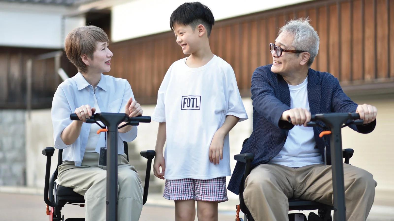 家族とROBOOTER J+VISION