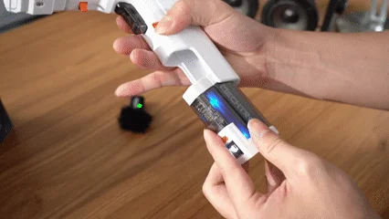 USB Type-Cで充電する様子