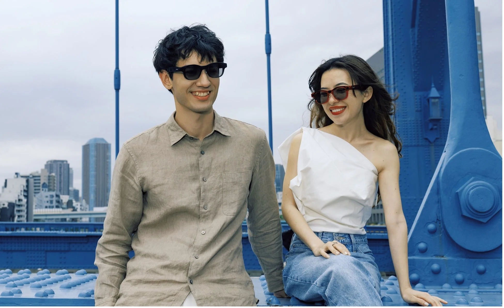 カップル、笑顔、サングラス