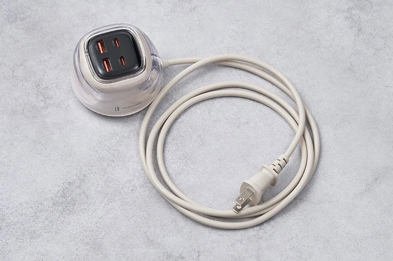 電源タップとコード