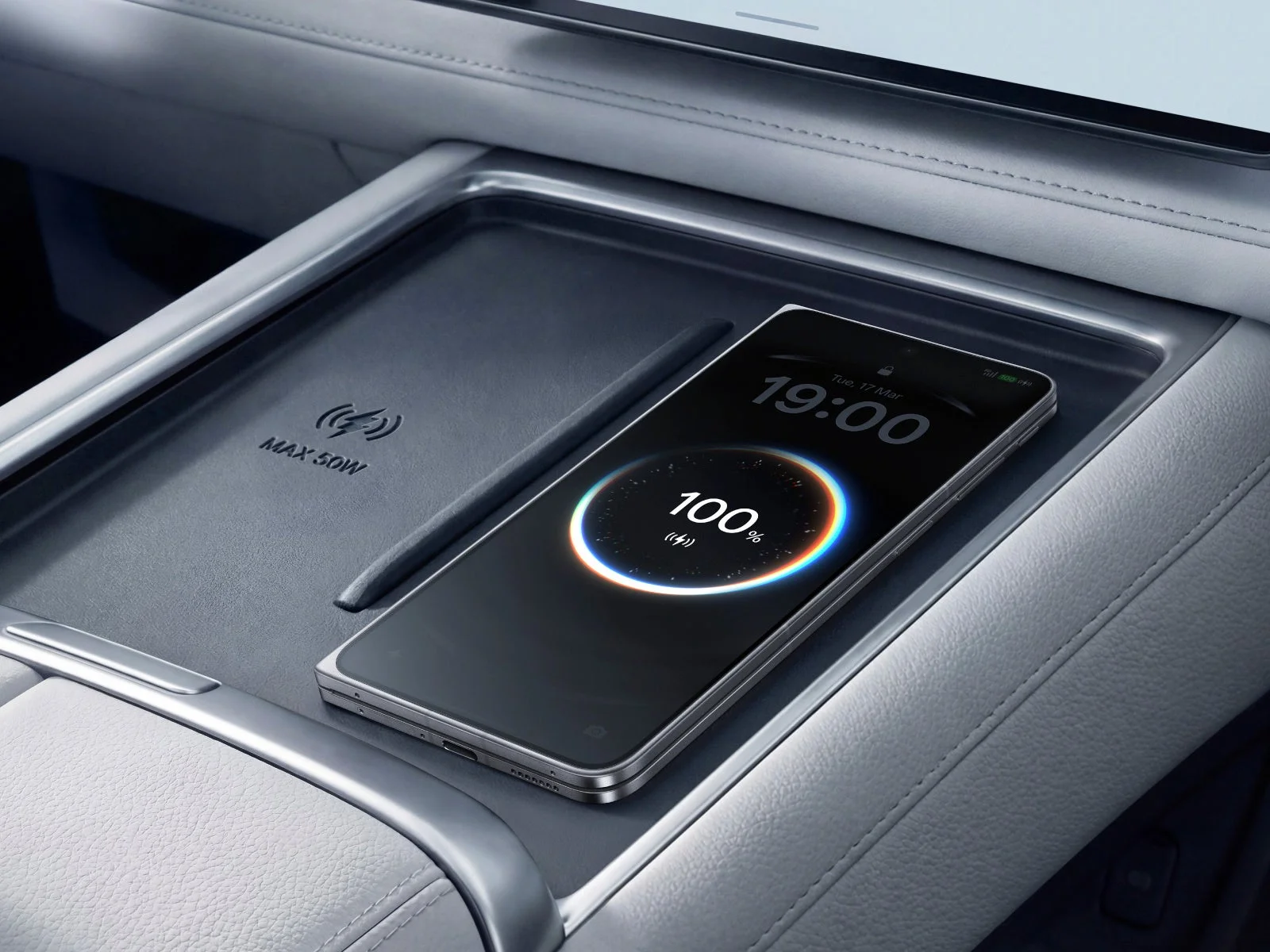 ワイヤレス充電中のスマホ