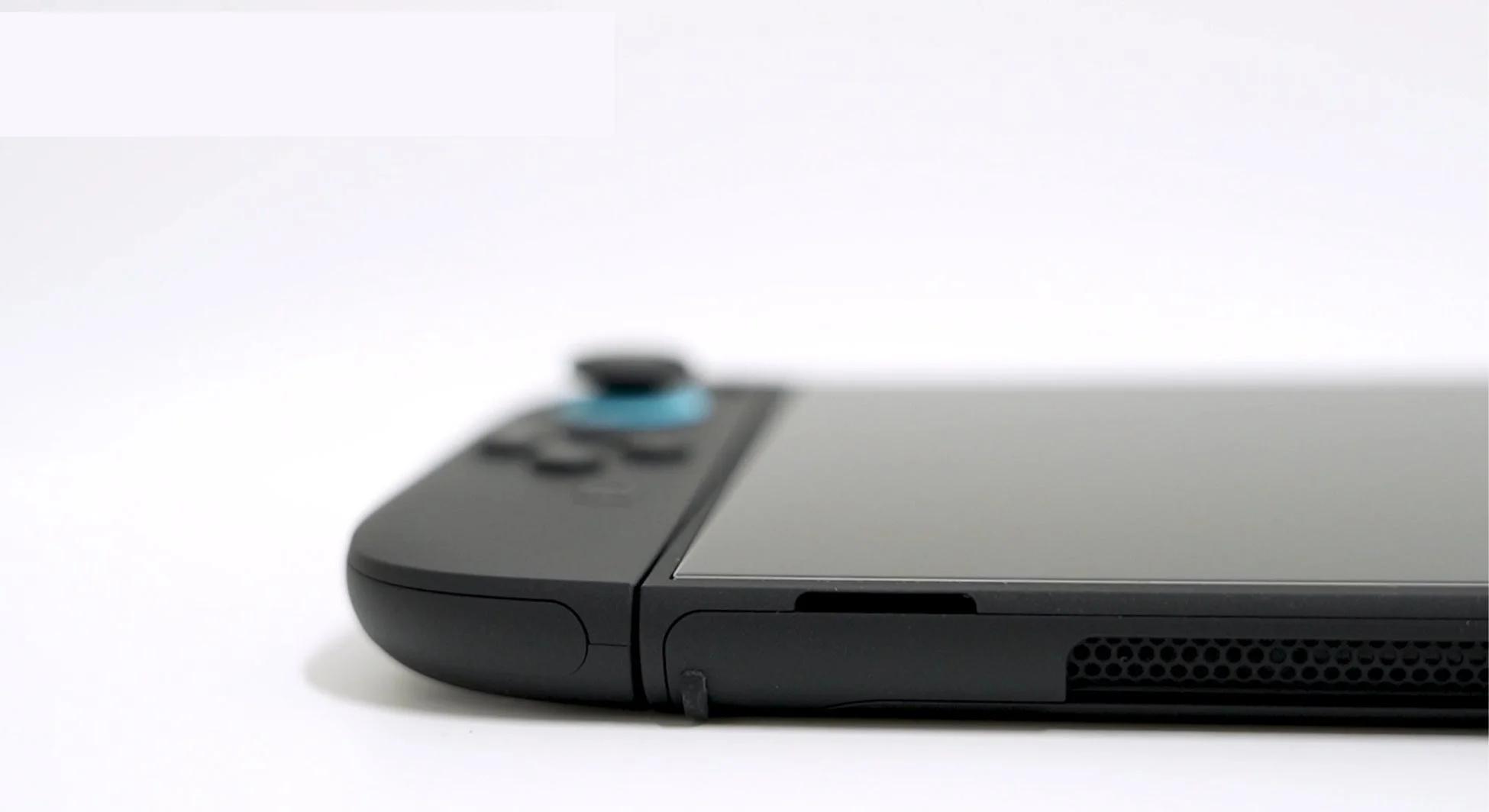 携帯ゲーム機の側面