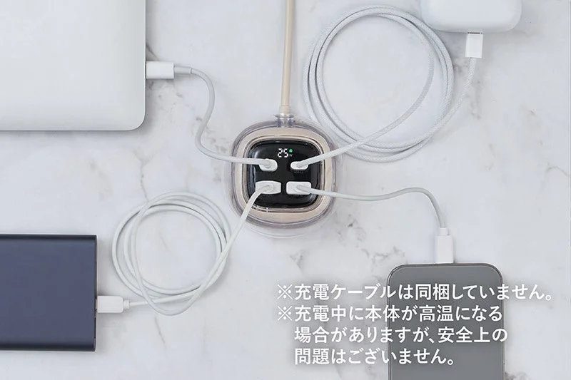 複数の電子機器が接続されたマルチポートUSB充電器