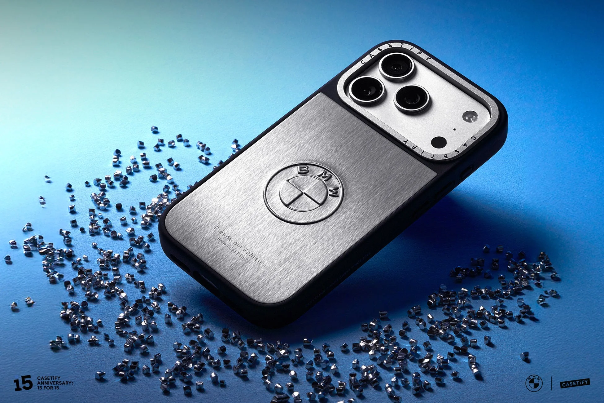 BMWロゴがエンボス加工されたiPhoneケース