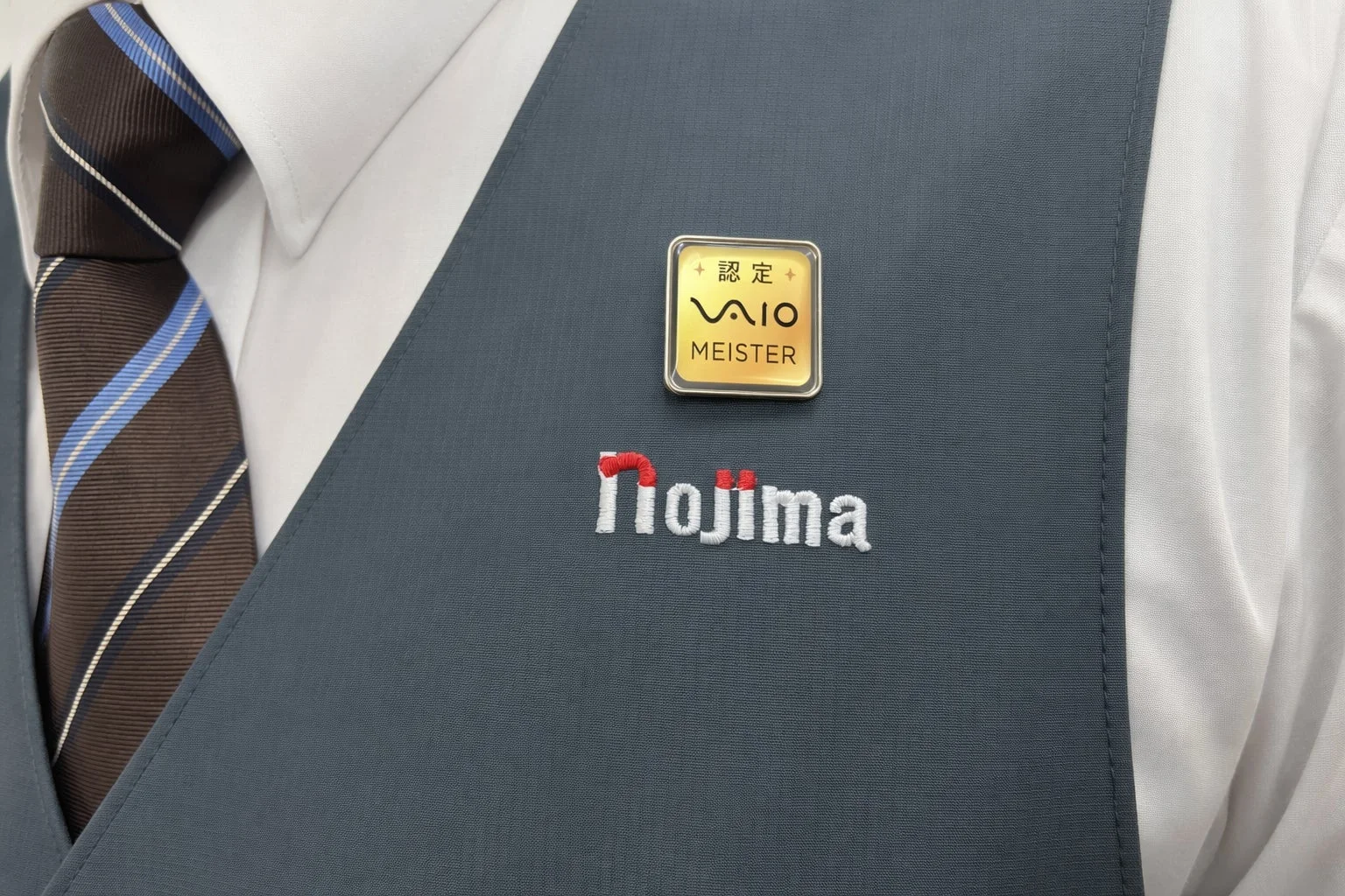 VAIO MEISTERの認定バッジと制服