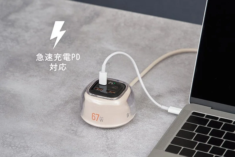 ノートPCに接続されたPD充電器