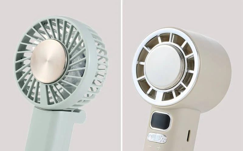 ミントグリーンとベージュの2種類の携帯扇風機