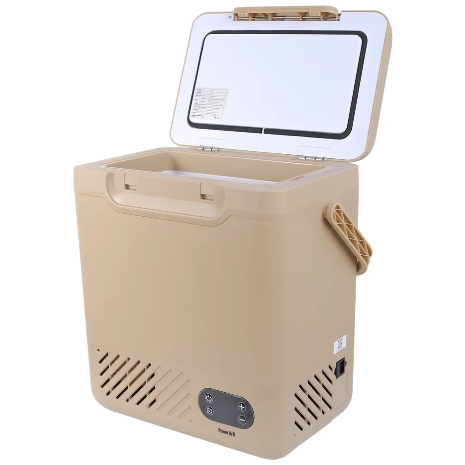 蓋が開いた状態のベージュ色のポータブル冷蔵庫