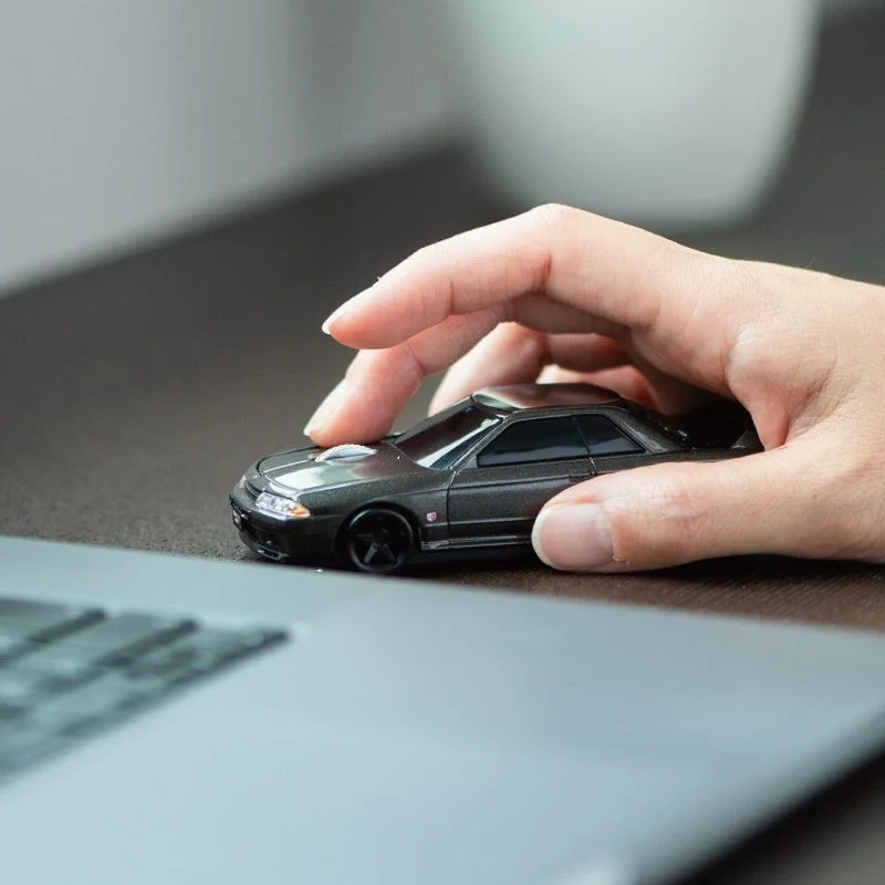 手で操作するGT-Rマウス