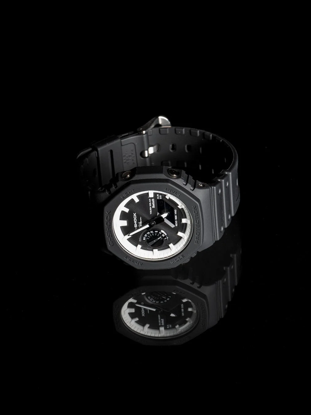 G-SHOCKの側面と文字盤