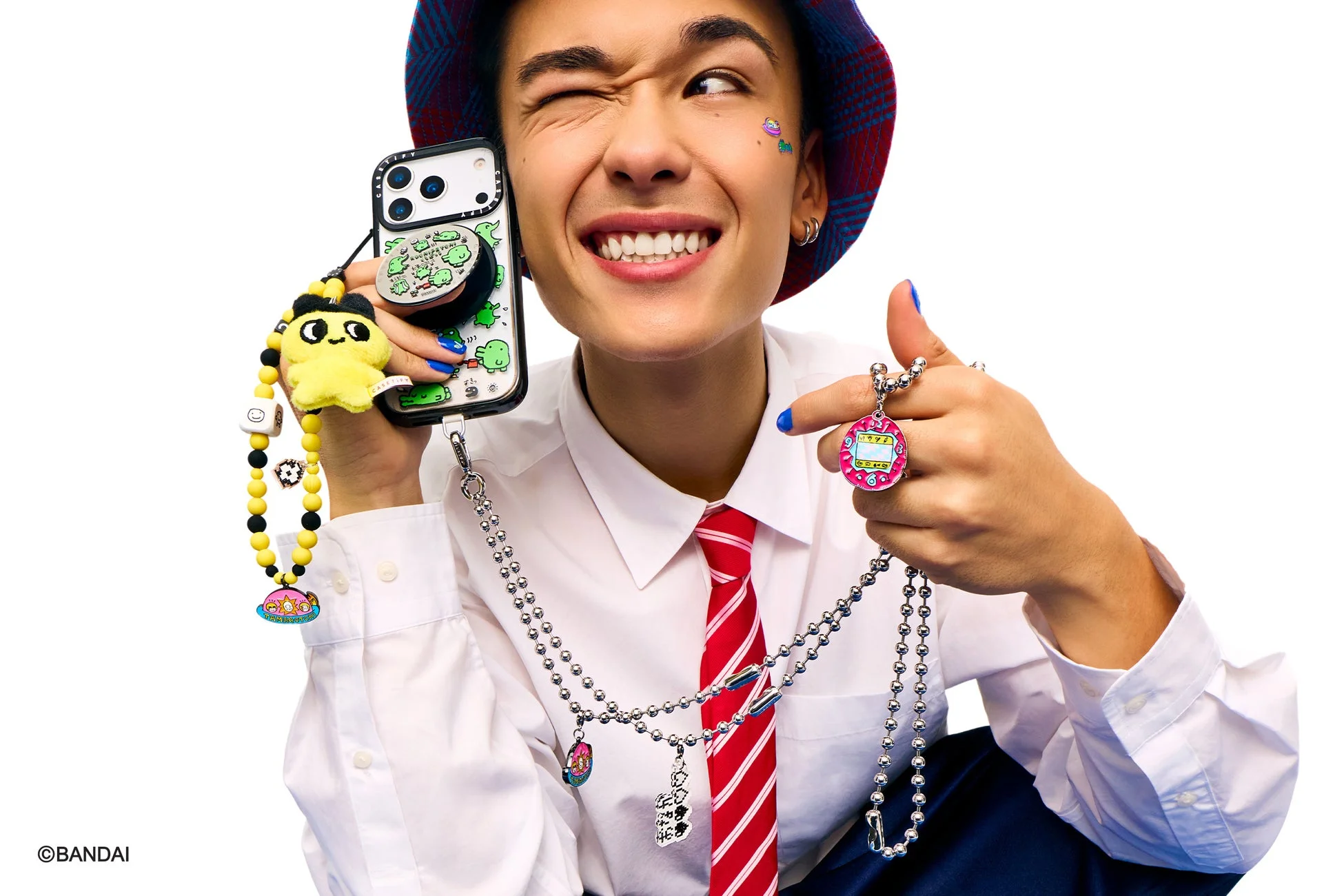 男性モデルとスマホケース