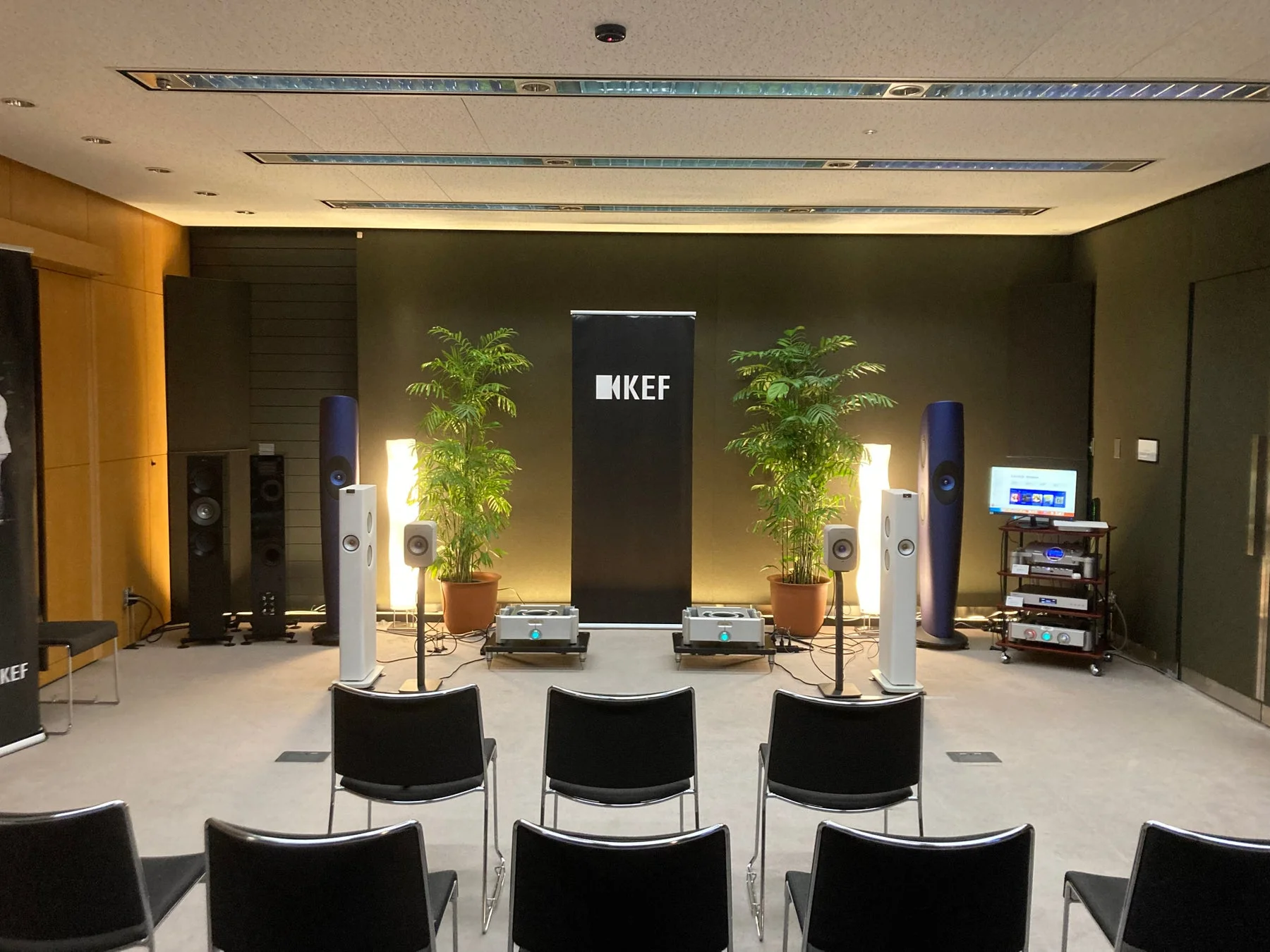 KEFブースの様子
