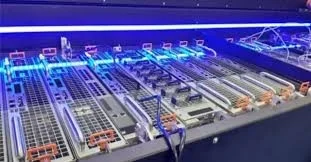 データセンターのサーバーラックの内部
