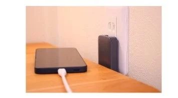 コンセントに挿した様子