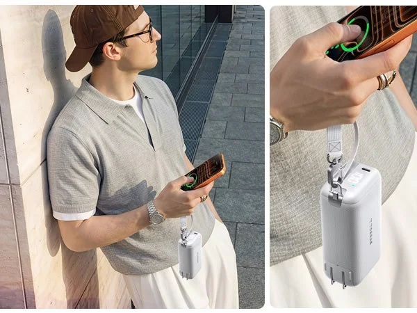ストラップを使って持ち運ぶ男性