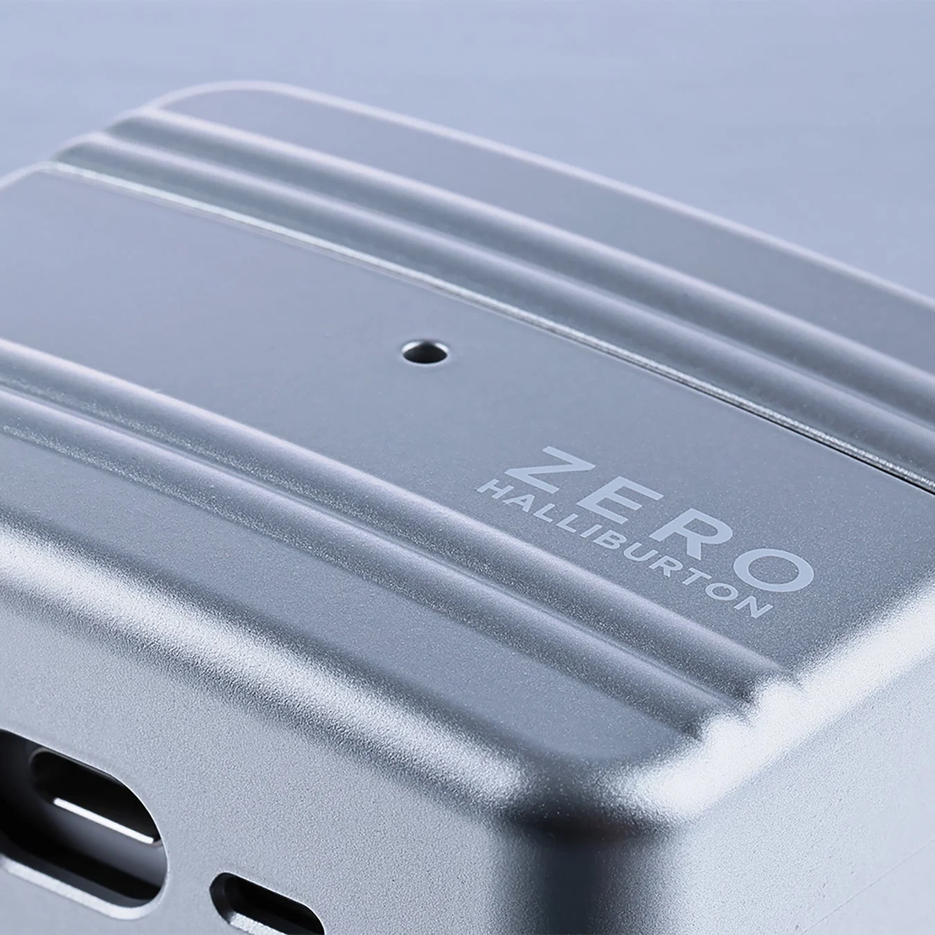 ZERO HALLIBURTON ガジェットクローズアップ