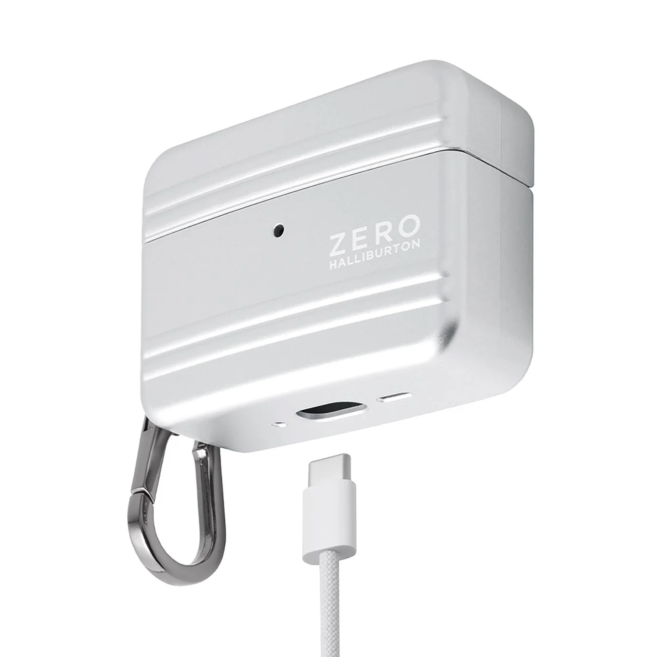 ZERO HALLIBURTON AirPodsケース充電中